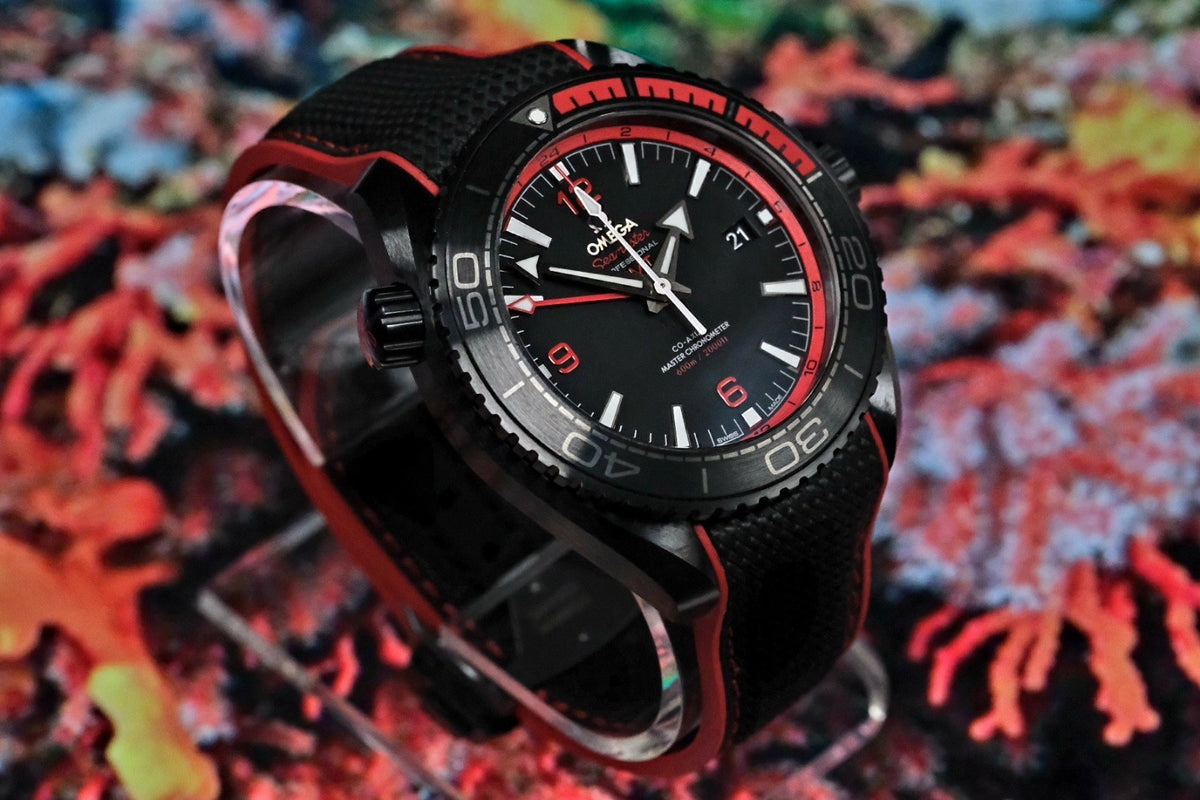 OMEGA Seamaster Planet Ocean 600M Deep Black GMT 215.92.46.22.01.003 — angled view on rubber strap