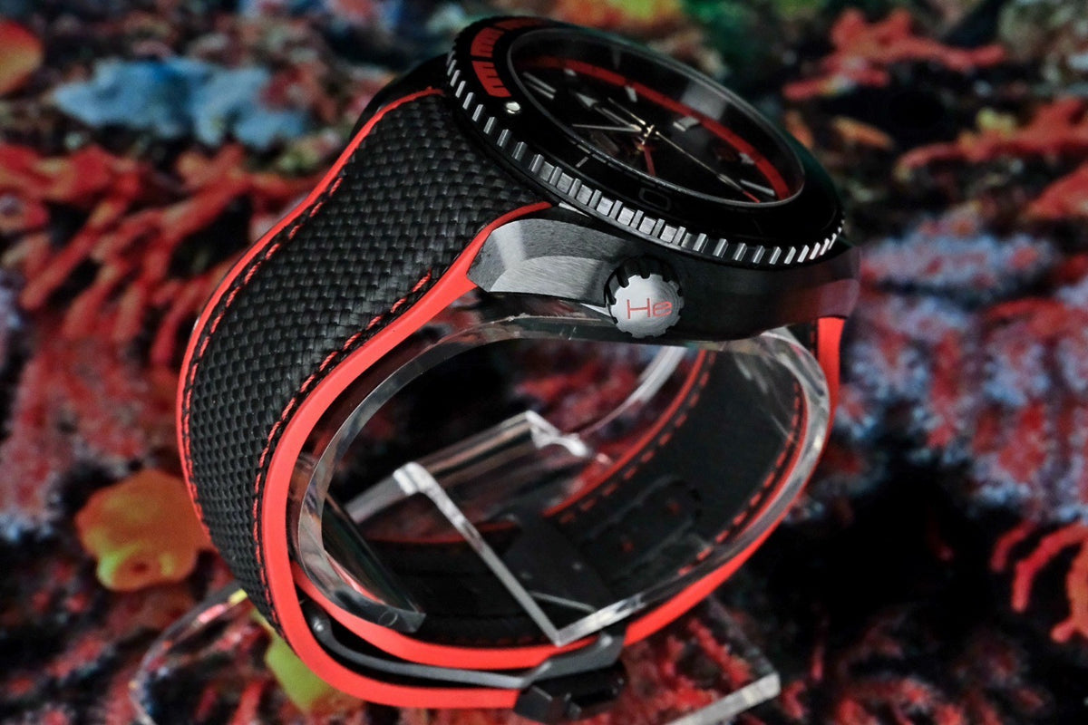OMEGA Seamaster Planet Ocean 600M Deep Black GMT 215.92.46.22.01.003 — coiled strap and case