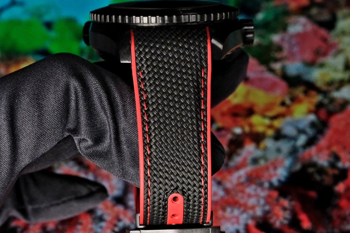OMEGA Seamaster Planet Ocean 600M Deep Black GMT 215.92.46.22.01.003 — rubber strap texture