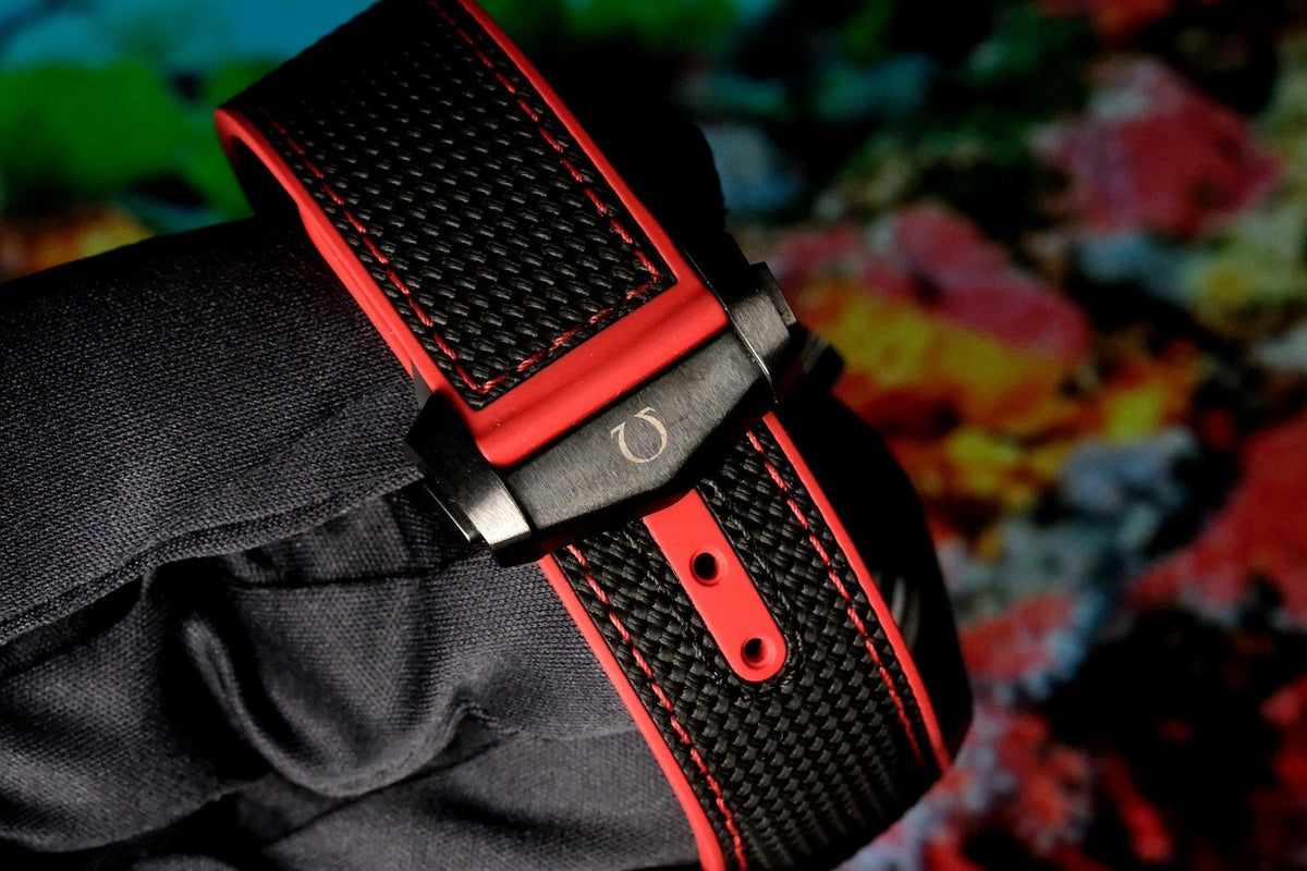 OMEGA Seamaster Planet Ocean 600M Deep Black GMT 215.92.46.22.01.003 — strap and clasp detail